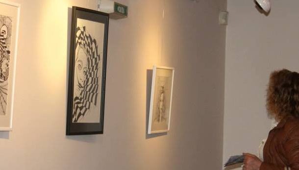 sandra gomes expõe ilustrações na biblioteca mu...