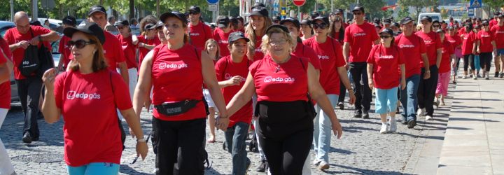 Centenas de pessoas na caminhada a favor da Liga Portuguesa Contra o Cancro