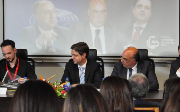 mesa redonda debateu “financiamento e gestão da...