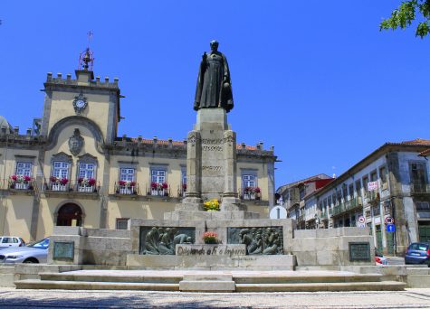 Monumento a D. António Barroso, Bispo do Porto