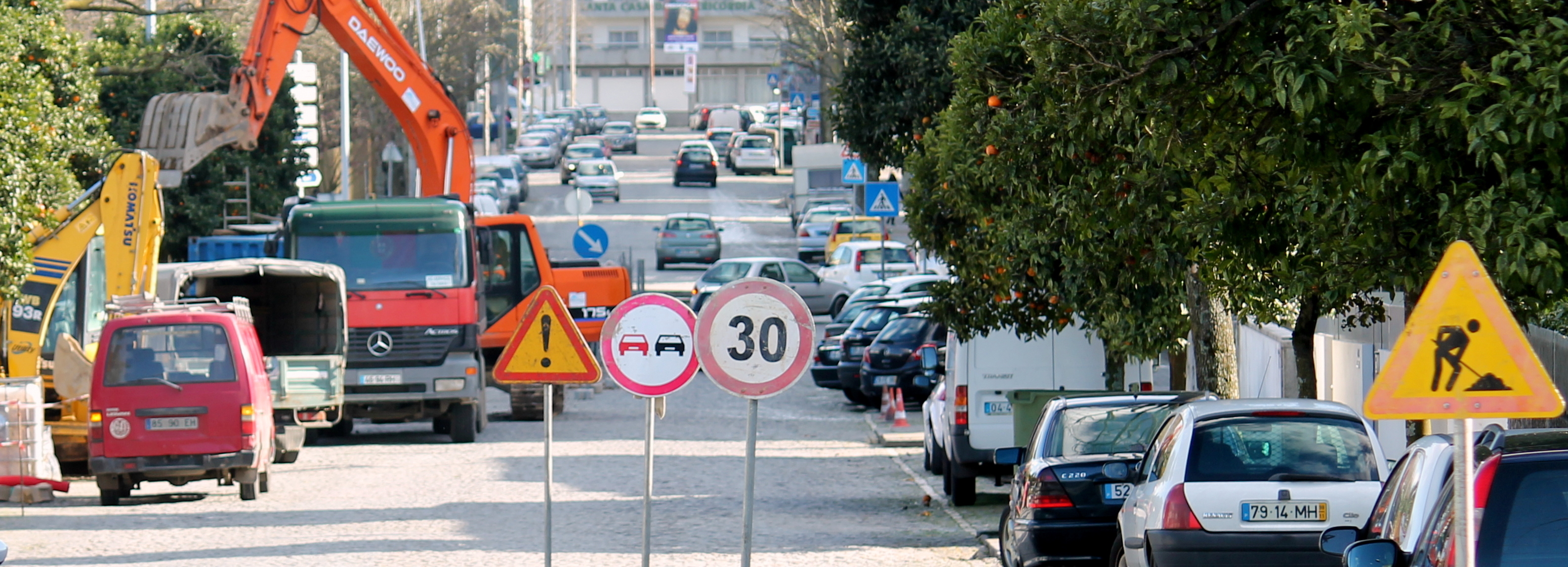 Obras das águas residuais e pluviais arrancam na Av. D. Nuno A. Pereira