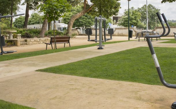 parque da cidade equipado com novas máquinas de...