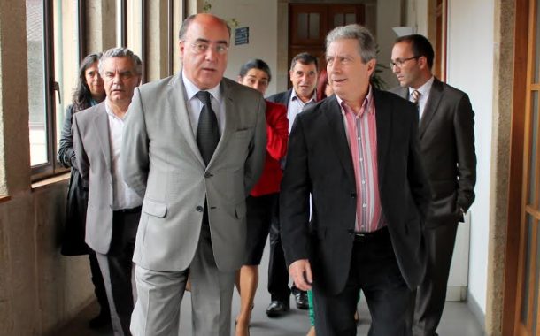 câmara municipal disponível para ceder instalaç...