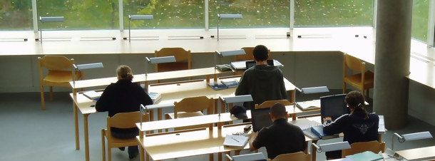 câmara municipal atribui bolsas de estudo aos e...