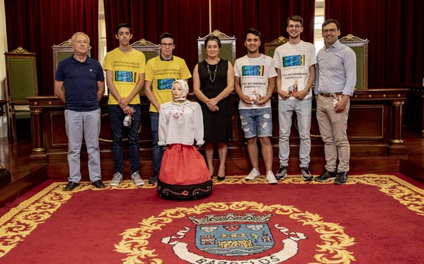 alunos do clube de robótica da escola secundári...