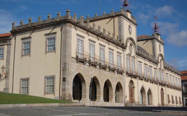 câmara municipal encerra ao público equipamento...