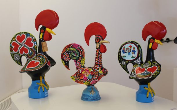 galo de barcelos entre os ícones do distrito de...