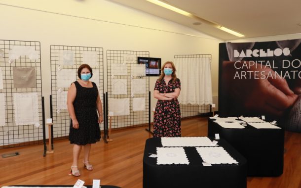 exposição de bordado de crivo no posto de turismo