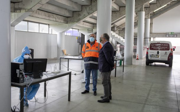 presidente da câmara visitou covid-drive instal...