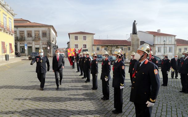 presidente da câmara recebe bombeiros voluntári...