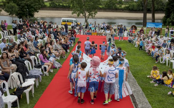 desfile ecológico sensibiliza crianças para a p...
