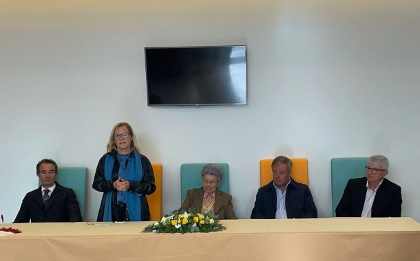 ucha ganha biblioteca