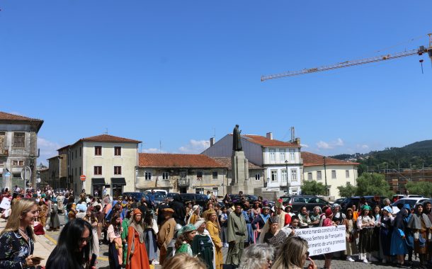 desfile “o castelo de faria na idade média” mob...