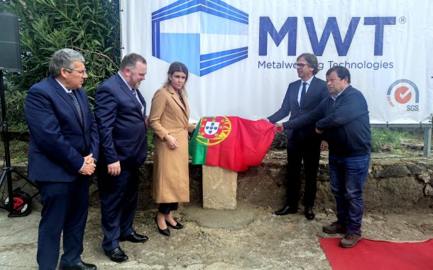foi lançada hoje a primeira pedra das “casas da...