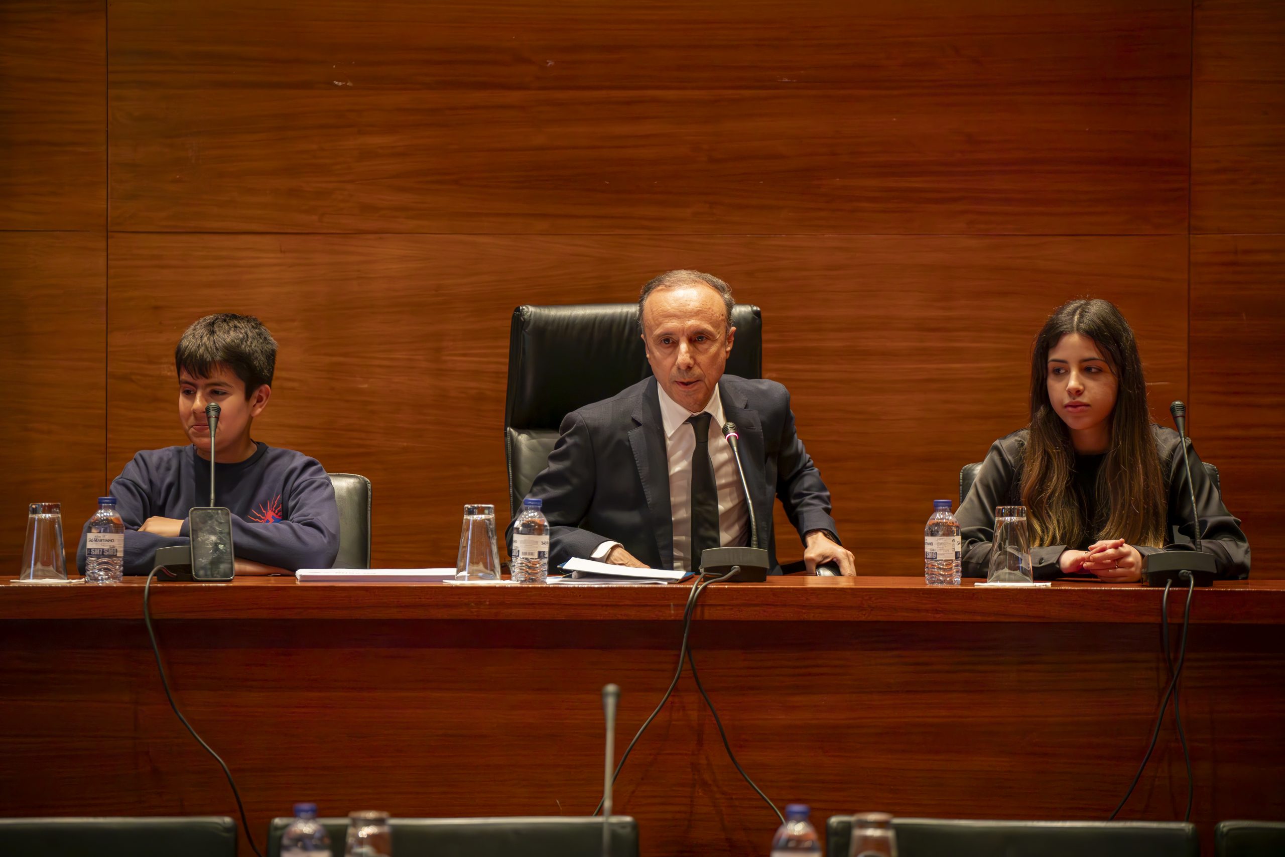 Alunos do 3.º Ciclo e Secundário debateram projetos na Assembleia Municipal Jovem