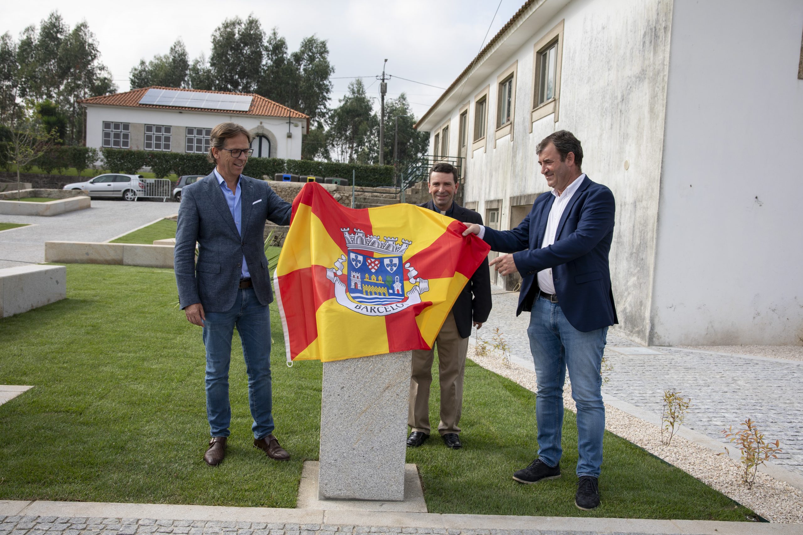 Inauguração de parque de estacionamento e jardim na freguesia de Góios