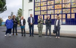 direitos das crianças em painel de azulejos na ...