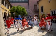 Grupos participantes no Festival Internacional de Folclore Rio recebidos na Câmara Municipal