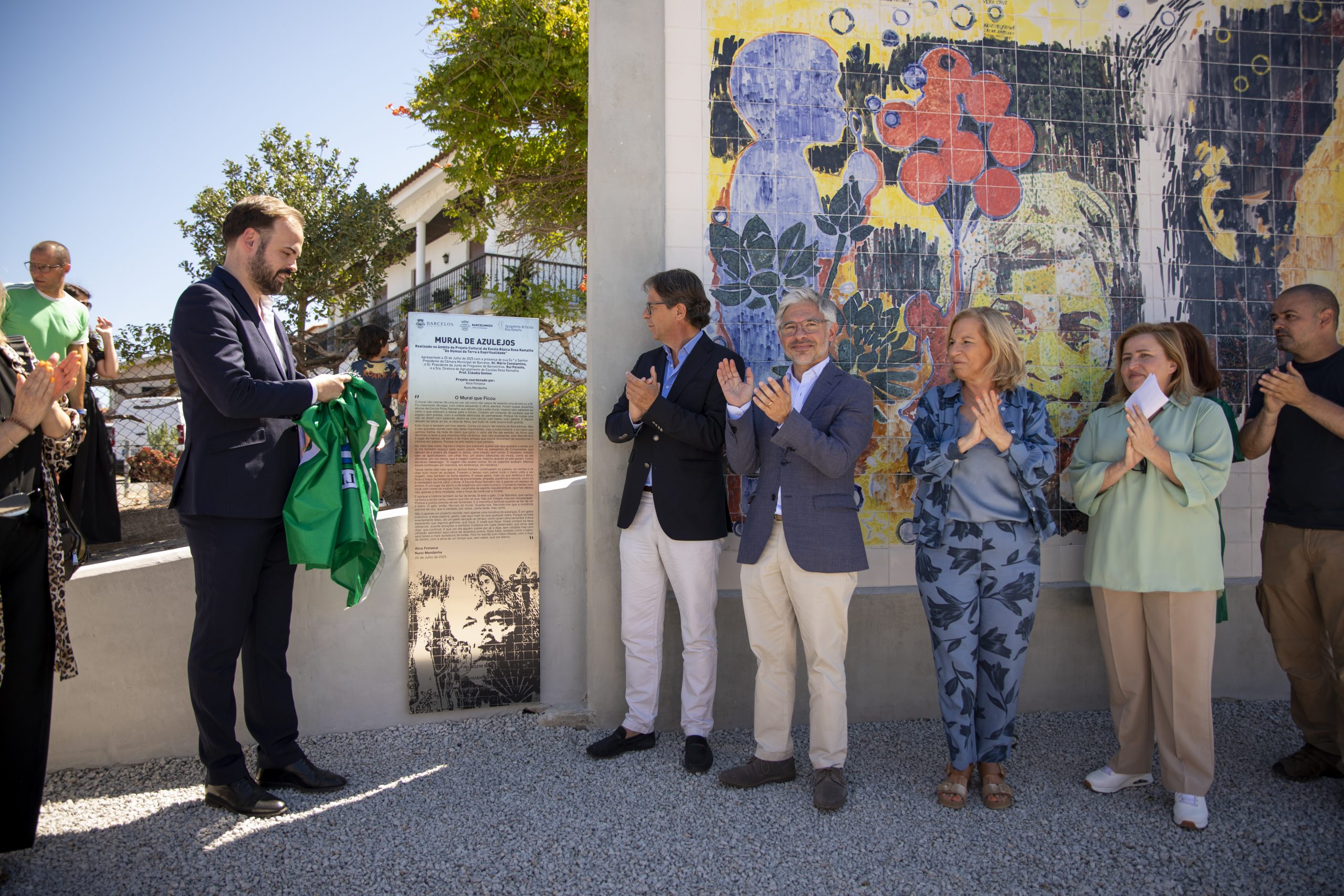 Alunos da Escola Básica Rosa Ramalho criaram mural em Barcelinhos sobre o Caminho de Santiago