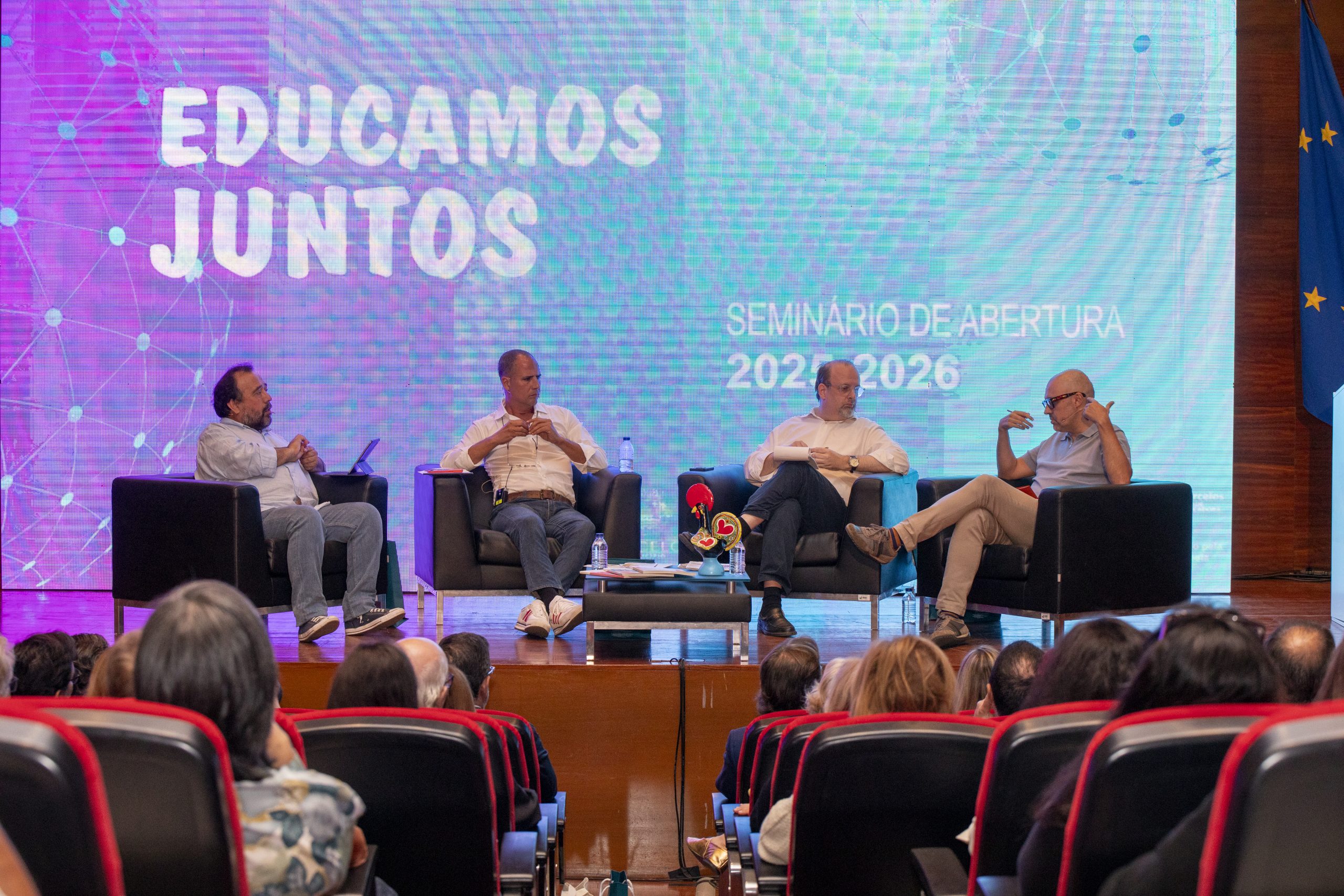Município juntou 281 professores em seminário onde se falou dos desafios da tecnologia