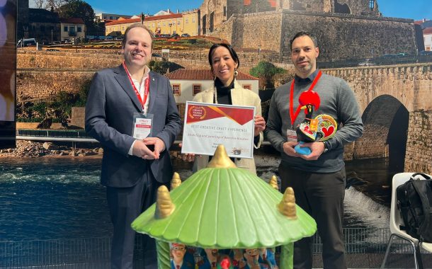 galo de barcelos conquista prémio mundial de tu...