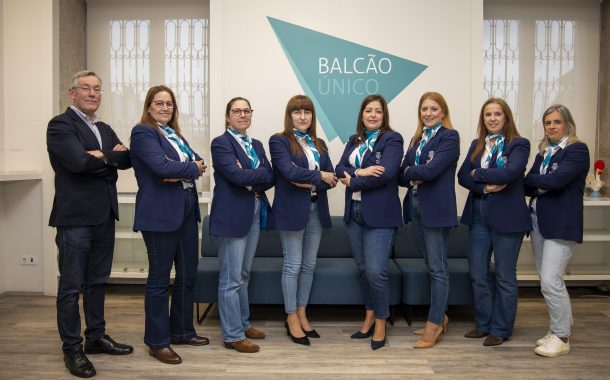 balcão Único da câmara municipal com uniforme