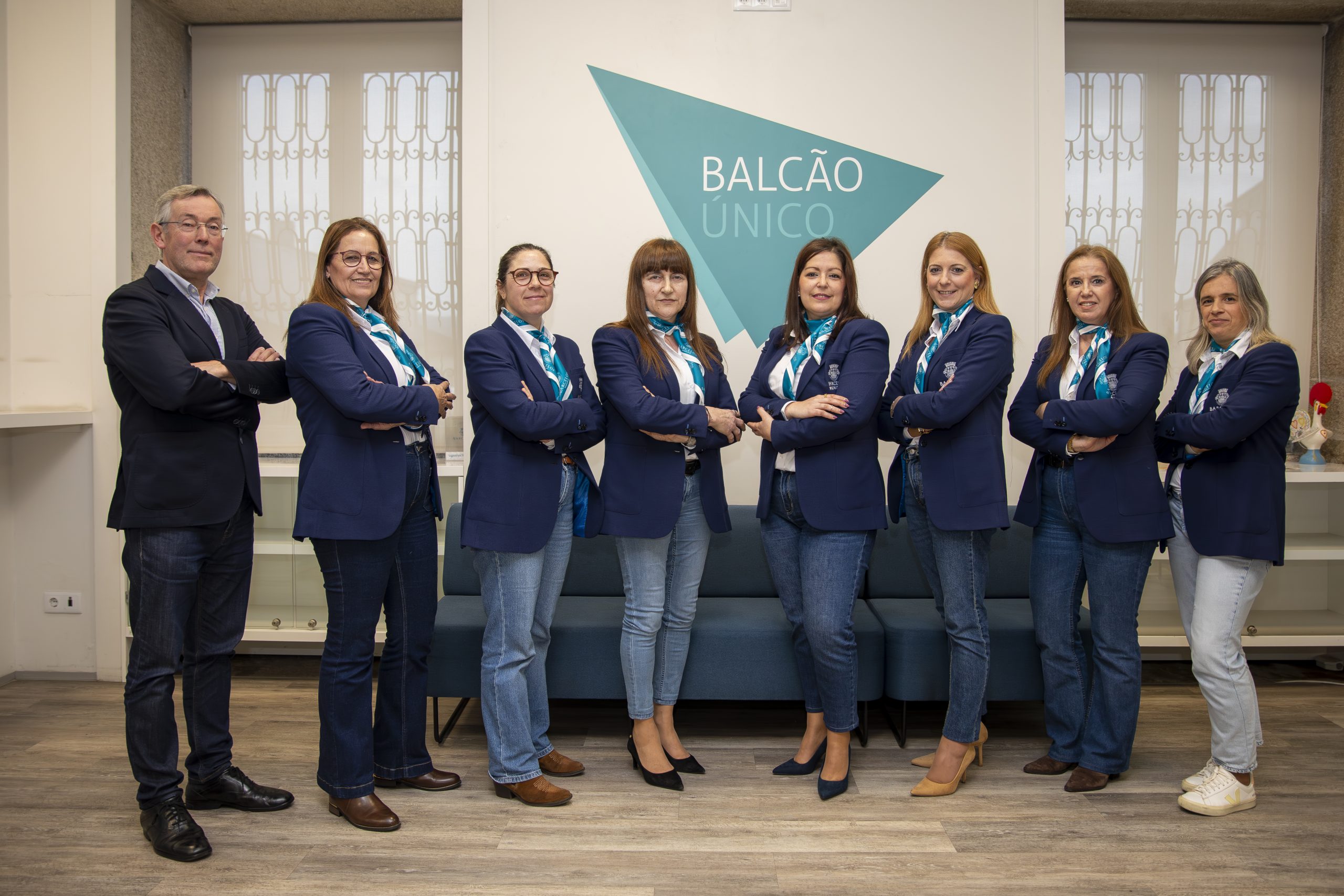 Balcão Único da Câmara Municipal com uniforme