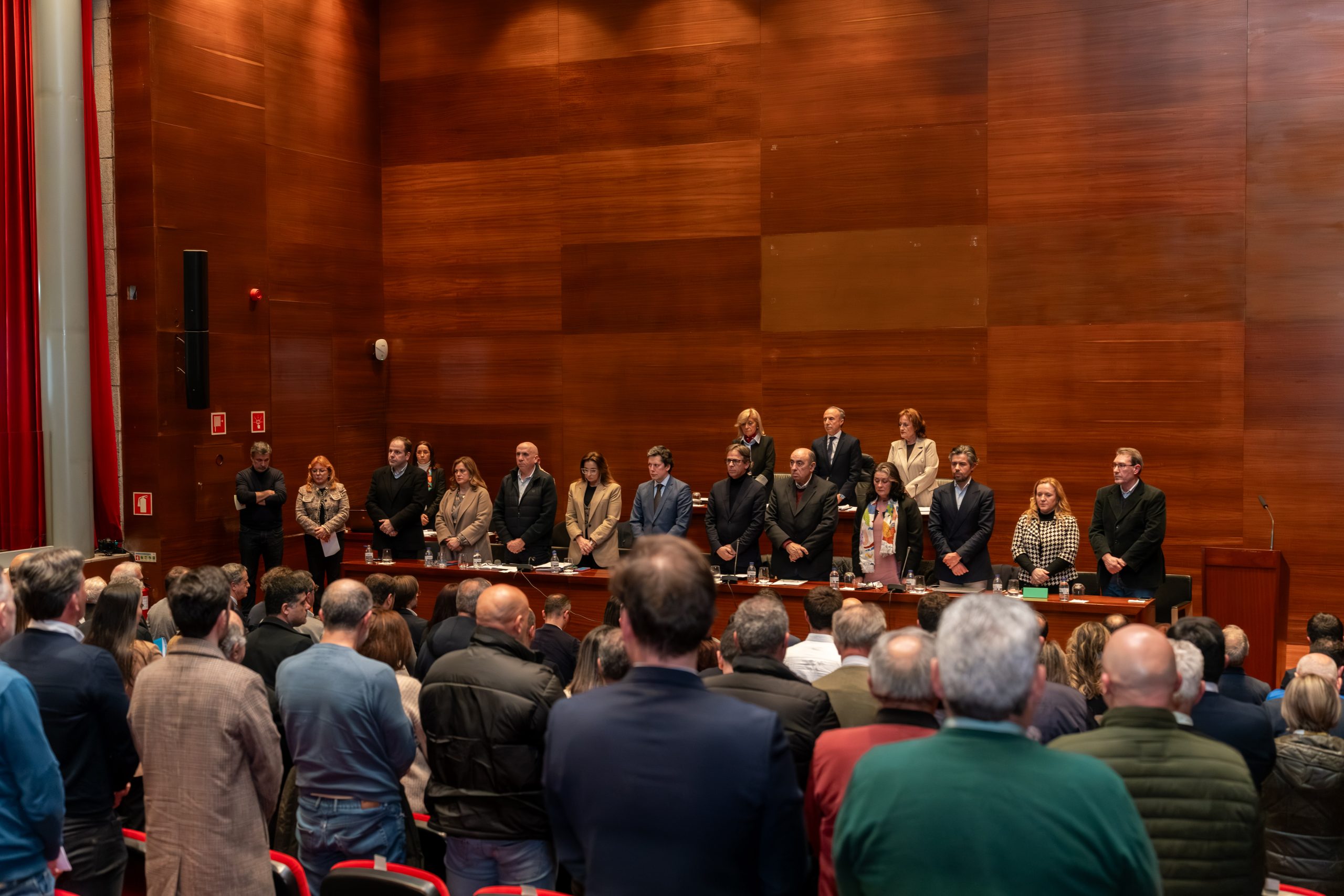 Assembleia Municipal de Barcelos aprovou votos de pesar por cinco cidadãos ilustres